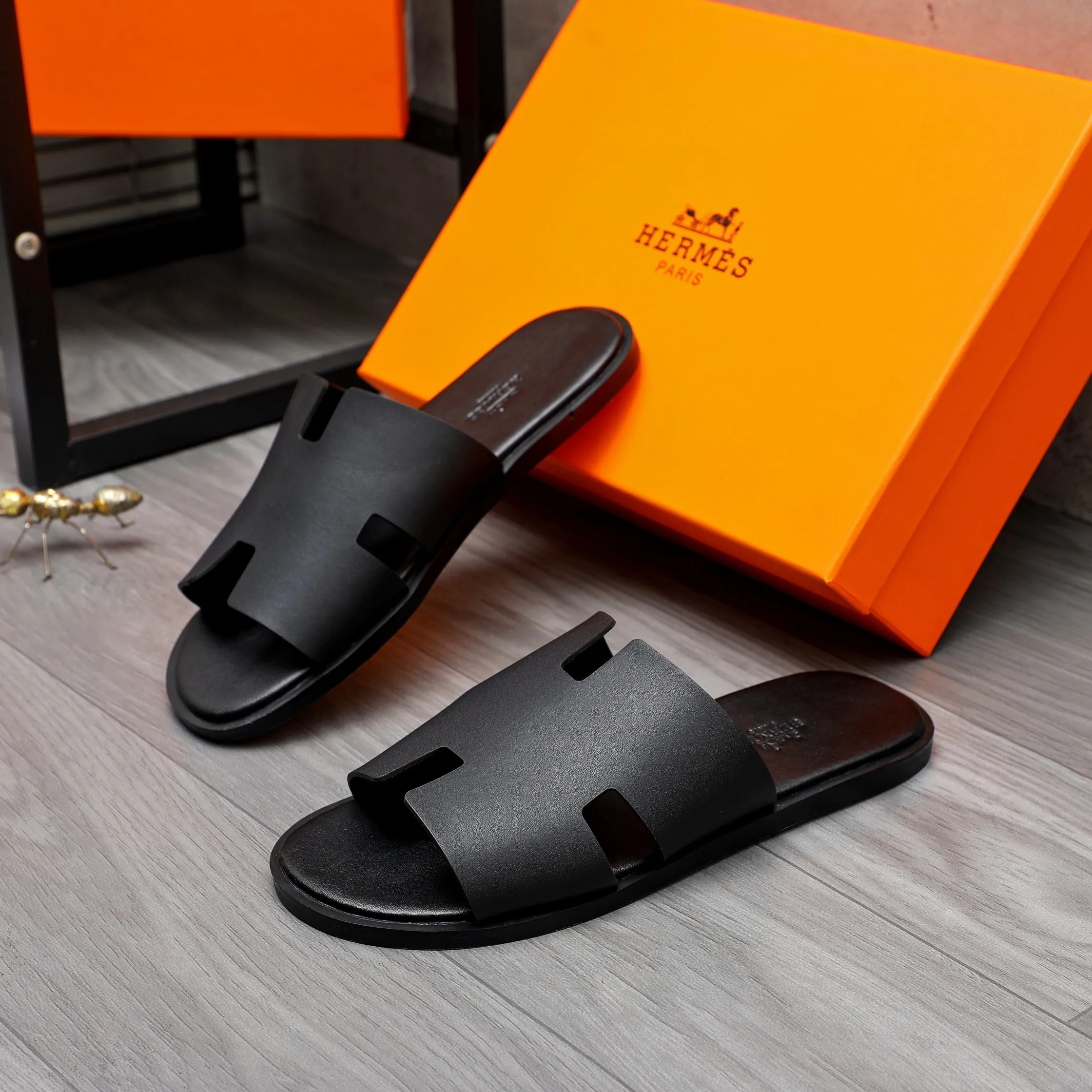 Men's shoes 💰280 Product trademark: Hermes "Hermes" slippers Regular size: 38-46 Product material: High-quality cowhide upper, microfiber lining, original outsole